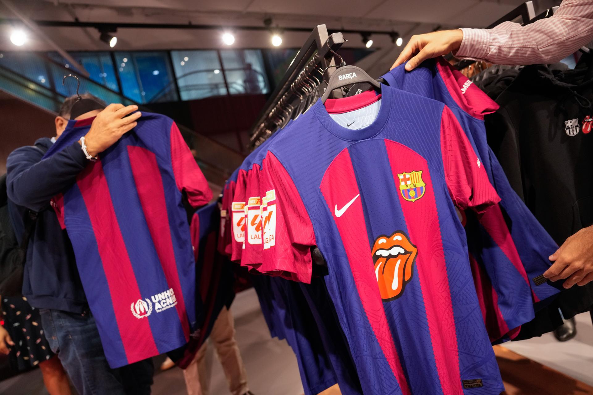 Camiseta de los Rolling Stones genera ‘Satisfaction’ entre los fans del Barcelona