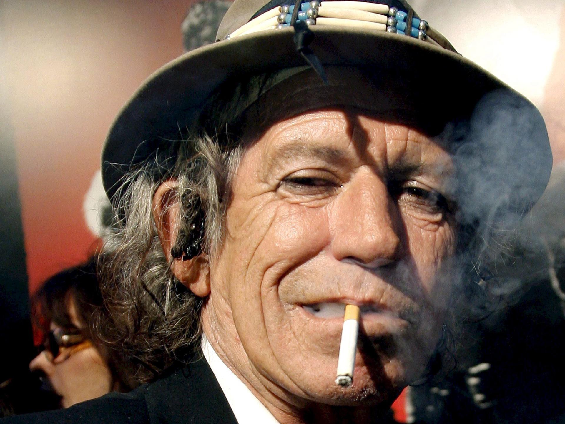 Keith Richards celebra ocho décadas de rock y rebeldía