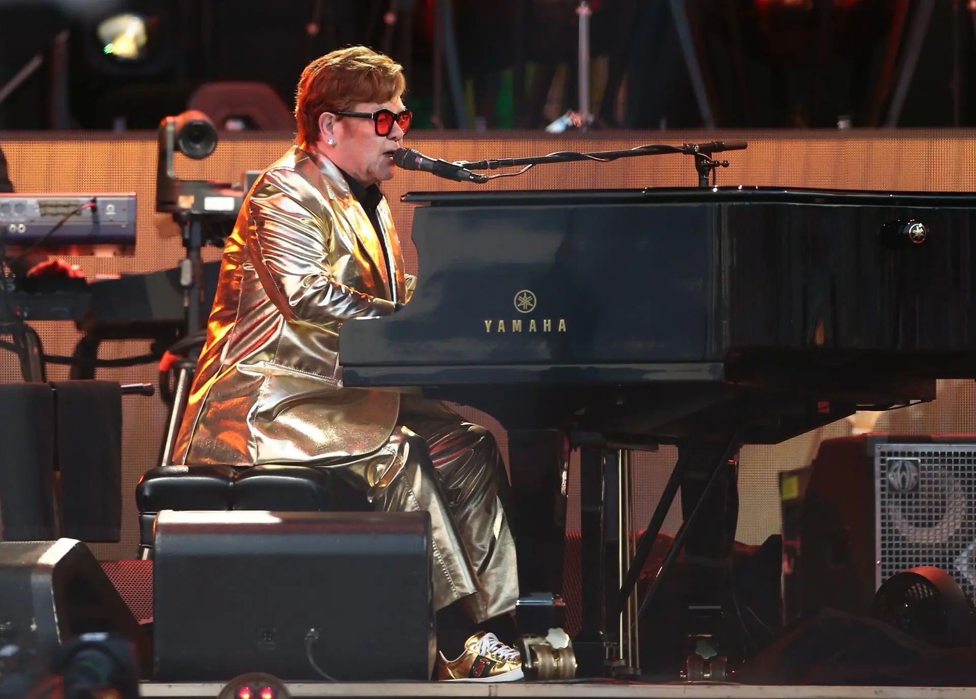 Elton John admite que no puede ver su nuevo musical tras haber perdido “visión”