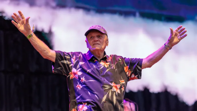 Bruce Johnston se despide de The Beach Boys tras más de 60 años