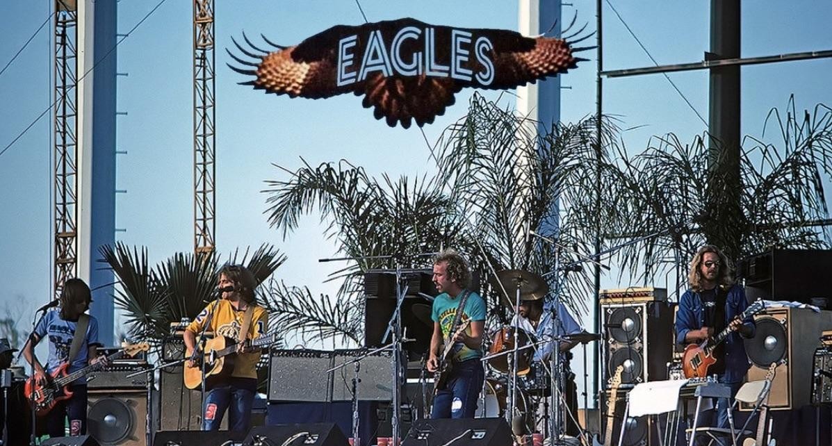Eagles lanza versión en vivo de “Lyin’ Eyes” grabada en 1975