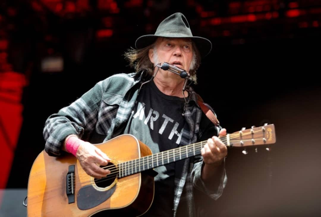Neil Young sorprende con el estreno de una nueva película de concierto