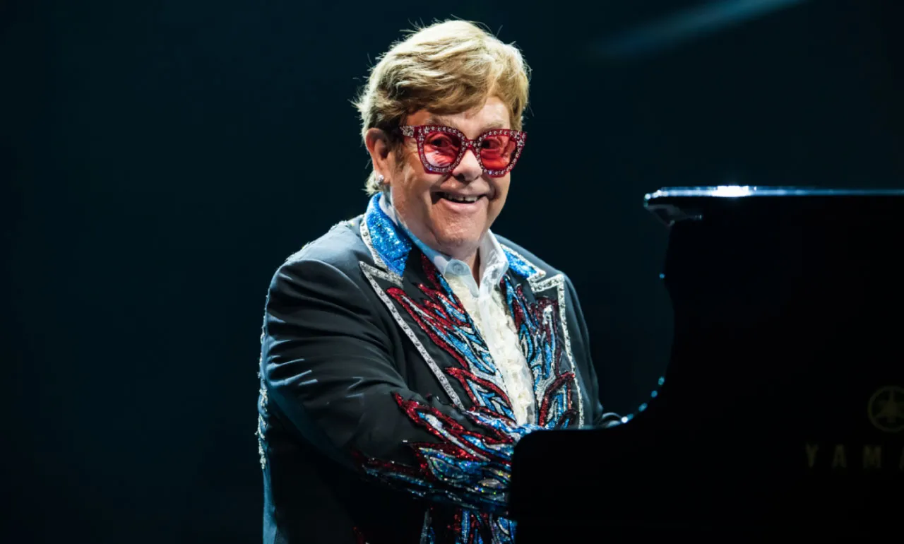 Elton John podría regresar a Las Vegas… como un holograma