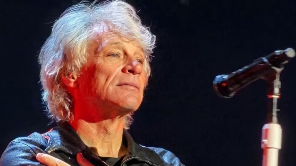Jon Bon Jovi interrumpe un concierto por problemas de salud: “No están recibiendo lo mejor de mí”