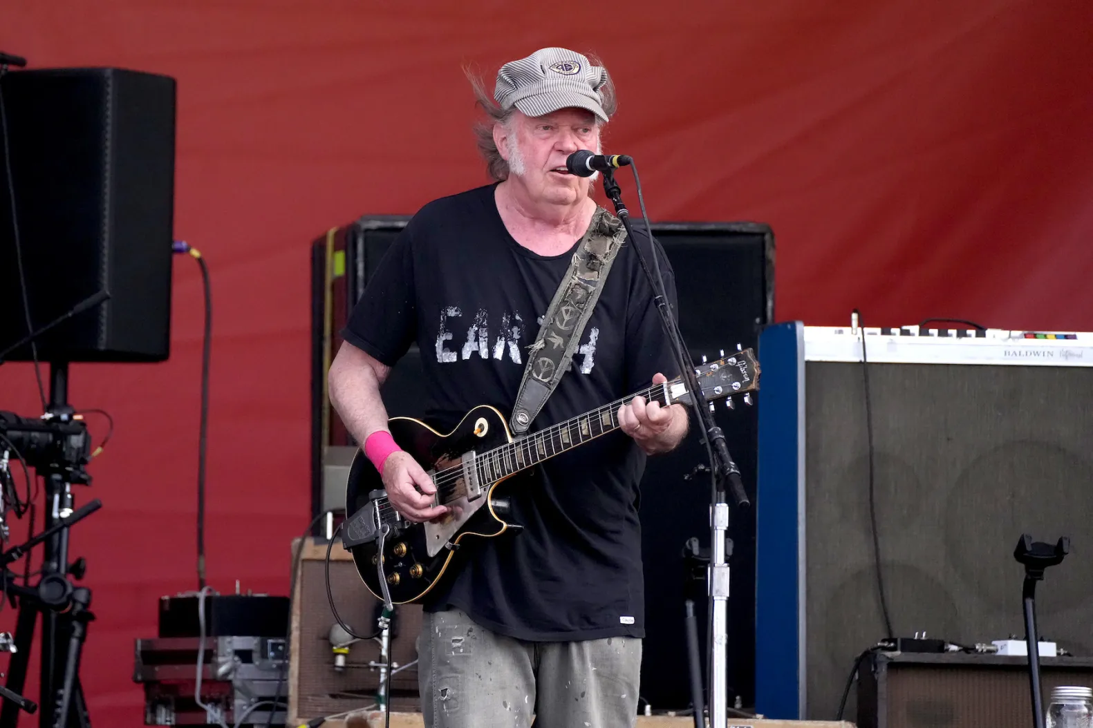Neil Young volverá a los escenarios en 2026 junto a Willie Nelson