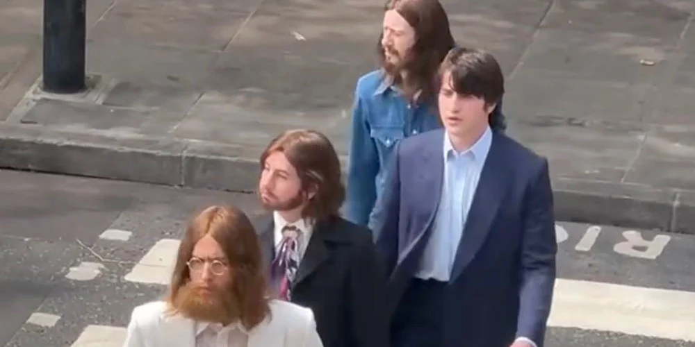 Los nuevos Beatles recrean la icónica portada de Abbey Road