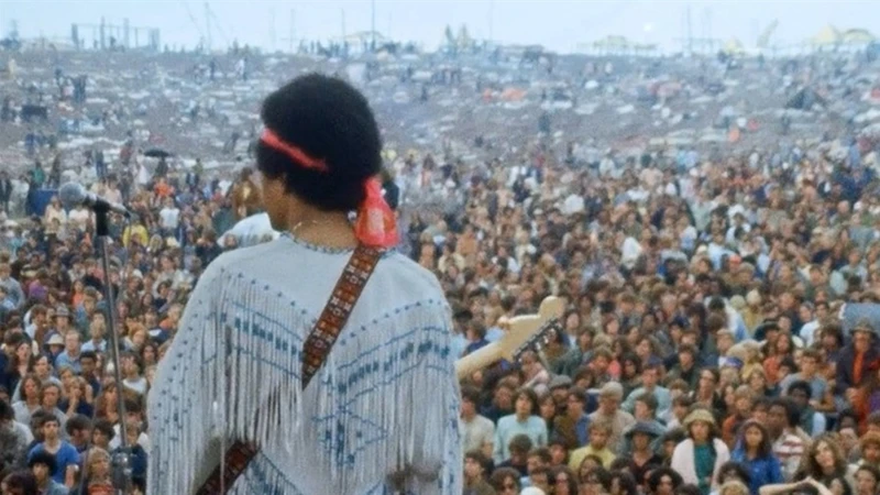 Sale a la luz un video inédito de Jimi Hendrix en Woodstock, filmado desde el escenario