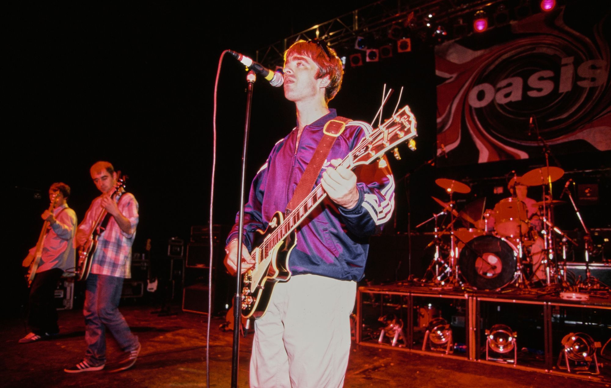 Aparece un video inédito de Oasis tocando en 1994