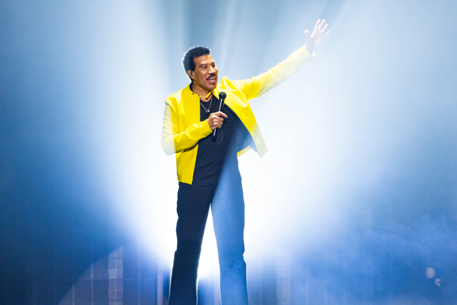 Lionel Richie permanece en cuidados intensivos tras su último concierto